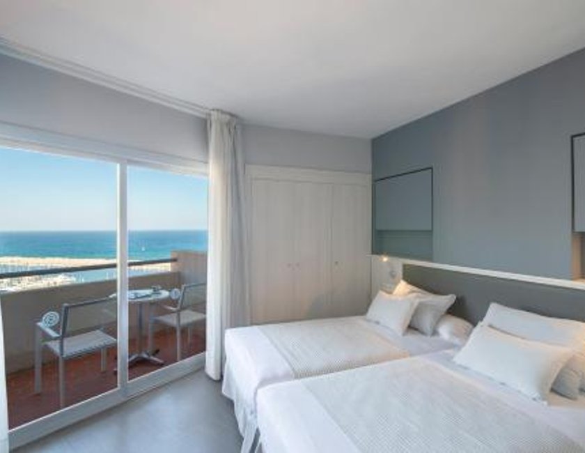 Habitación Doble con vistas al mar del hotel El Puerto by Pierre and Vacances. Foto 3