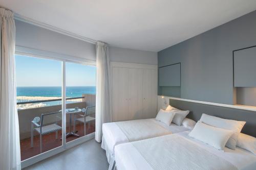 Habitación Doble con vistas al mar del hotel El Puerto by Pierre and Vacances