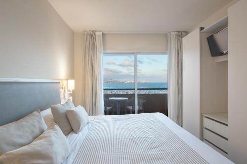 Suite Junior con vistas al mar del hotel El Puerto by Pierre and Vacances. Foto 3