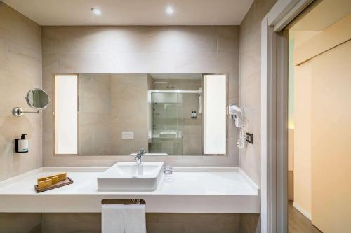 Habitación Doble Superior - 1 o 2 camas del hotel Occidental Fuengirola. Foto 4