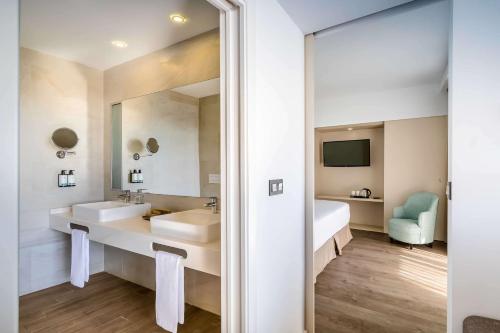 Suite Junior con vistas al mar del hotel Occidental Fuengirola. Foto 1