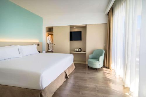 Suite Junior con vistas al mar del hotel Occidental Fuengirola. Foto 3