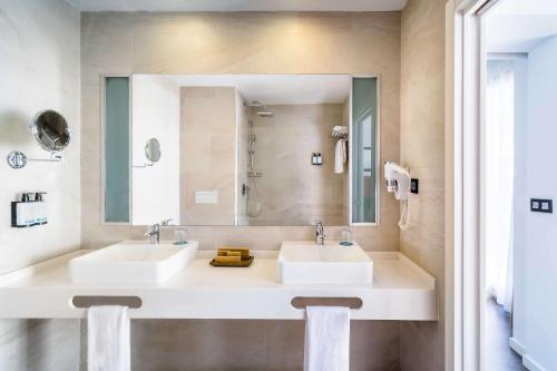 Suite Junior con vistas al mar del hotel Occidental Fuengirola. Foto 4