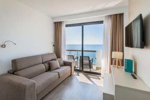 Suite Junior con vistas al mar del hotel Occidental Fuengirola. Foto 6