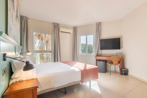 Habitación Doble - 2 camas del hotel BLUESEA Miramar Fuengirola. Foto 4