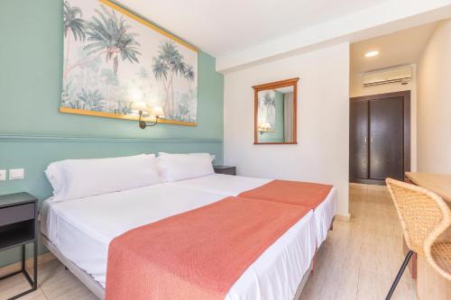 Habitación Doble - 2 camas del hotel BLUESEA Miramar Fuengirola. Foto 8