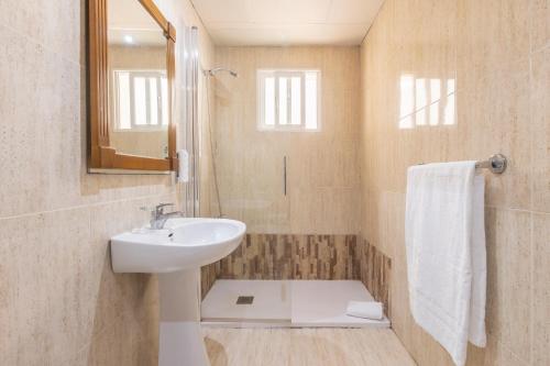 Habitación Doble - 2 camas del hotel BLUESEA Miramar Fuengirola. Foto 10