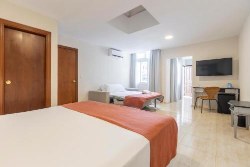 Habitación Familiar del hotel BLUESEA Miramar Fuengirola. Foto 2