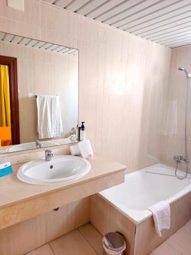 Habitación Individual del hotel BLUESEA Miramar Fuengirola. Foto 1