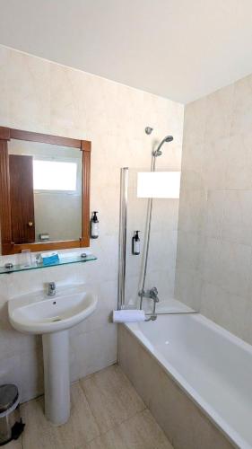 Habitación Individual del hotel BLUESEA Miramar Fuengirola. Foto 3