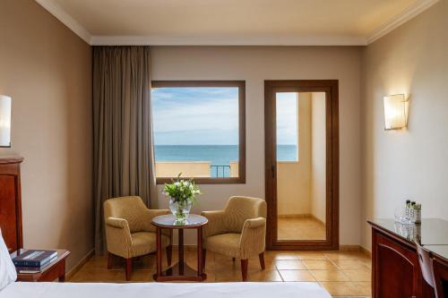 Habitación Doble con vistas al mar del hotel IPV Palace and Spa. Foto 3