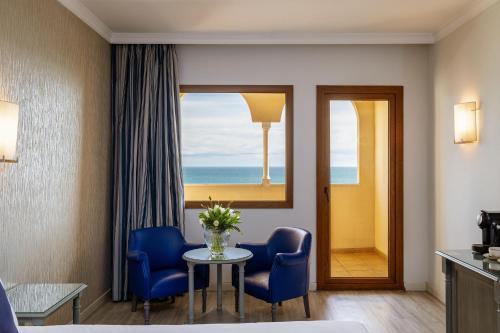 Alojamiento Doble Premium con vistas al mar del hotel IPV Palace and Spa. Foto 6
