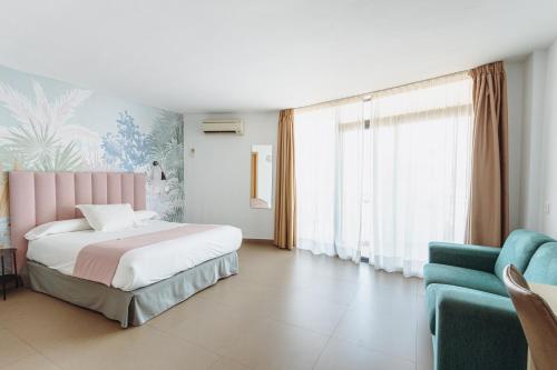 Habitación Doble Deluxe con vistas al mar - 1 o 2 camas del hotel Mainare Playa. Foto 2