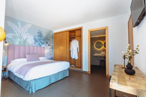 Habitación Doble Deluxe con vistas al mar - 1 o 2 camas del hotel Mainare Playa. Foto 10