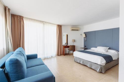 Habitación Cuádruple Estándar del hotel Mainare Playa. Foto 1