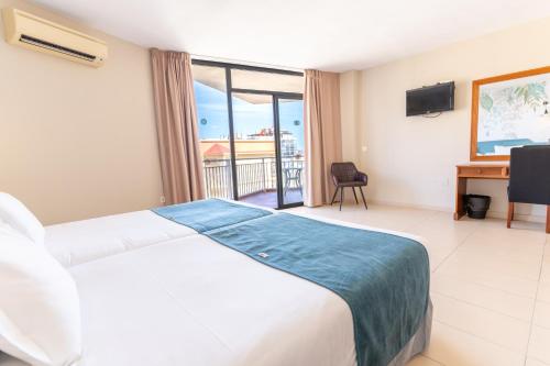 Habitación Cuádruple Estándar del hotel Mainare Playa. Foto 2