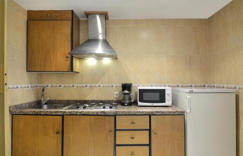 Apartamento de 2 dormitorios con vistas al mar del hotel Pyr Fuengirola. Foto 1