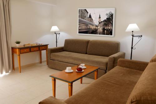 Apartamento de 2 dormitorios con vistas al mar del hotel Pyr Fuengirola. Foto 2