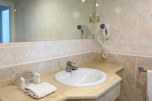 Apartamento de 2 dormitorios con vistas al mar del hotel Pyr Fuengirola. Foto 4