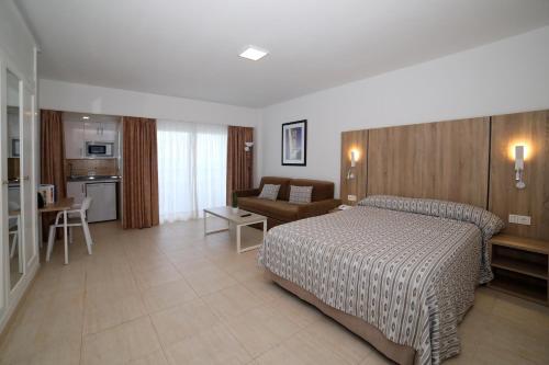 Estudio Superior del hotel Pyr Fuengirola. Foto 4