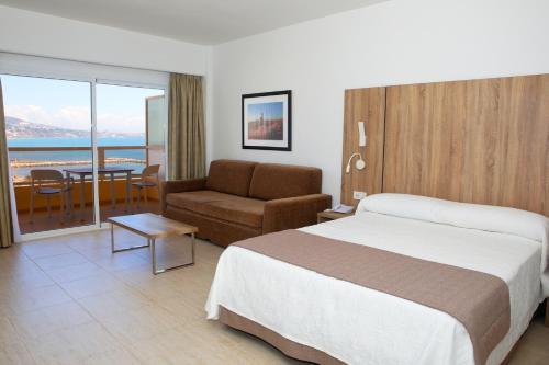 Estudio Superior con vistas parciales al mar del hotel Pyr Fuengirola