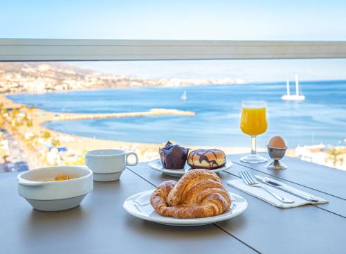 Estudio Superior con vistas parciales al mar del hotel Pyr Fuengirola. Foto 3