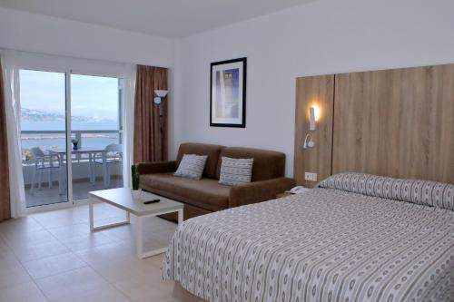 Estudio Superior con vistas parciales al mar del hotel Pyr Fuengirola. Foto 7