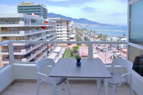 Estudio Superior con vistas parciales al mar del hotel Pyr Fuengirola. Foto 8