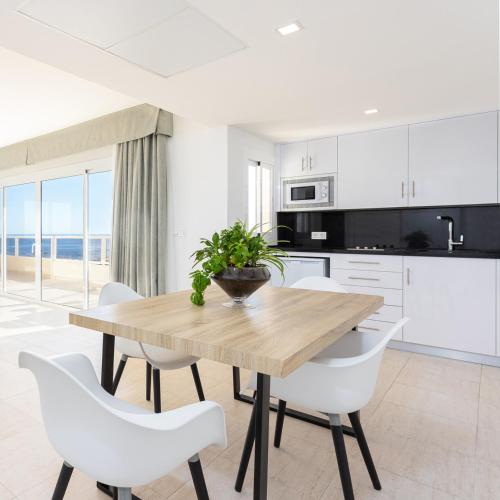 Suite con vistas al mar del hotel Pyr Fuengirola. Foto 3