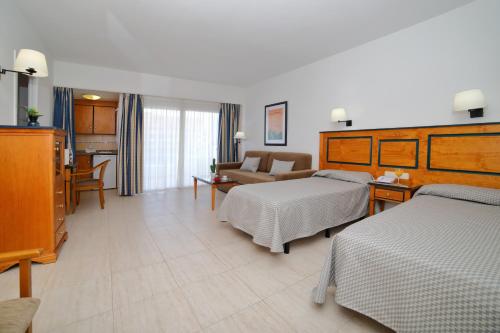 Apartamento 1 dormitorio con vistas al mar y terraza del hotel Pyr Fuengirola. Foto 4