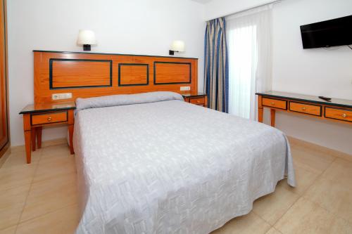 Apartamento 1 dormitorio con vistas al mar y terraza del hotel Pyr Fuengirola. Foto 5