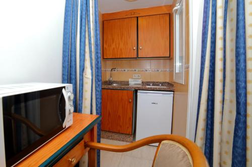 Apartamento 1 dormitorio con vistas al mar y terraza del hotel Pyr Fuengirola. Foto 6