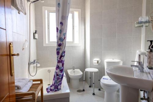 Apartamento de 1 dormitorio con vistas parciales al mar del hotel La Jabega. Foto 1