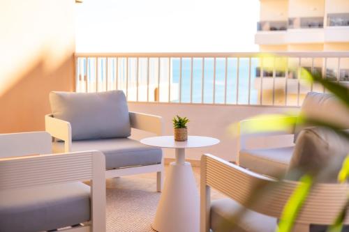Apartamento de 1 dormitorio con vistas parciales al mar del hotel La Jabega. Foto 6