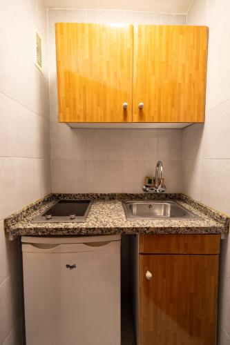 Apartamento de 1 dormitorio con vistas parciales al mar del hotel La Jabega. Foto 7