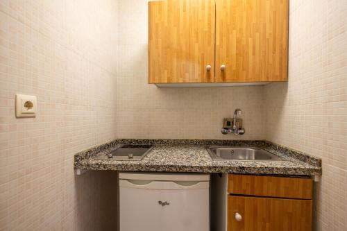 Estudio con balcón del hotel La Jabega. Foto 2