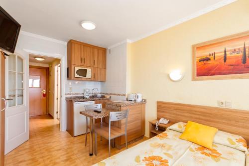 Estudio con vistas frontales al mar del hotel Stella Maris. Foto 10