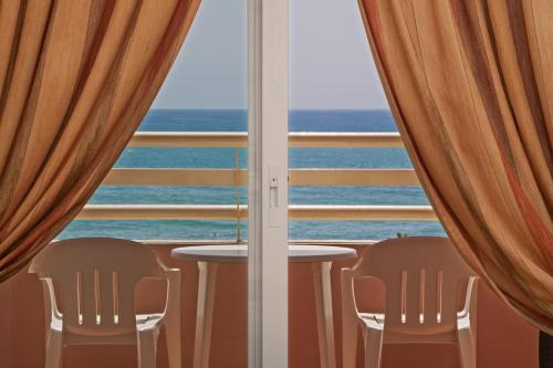 Estudio con vistas frontales al mar del hotel Stella Maris. Foto 12