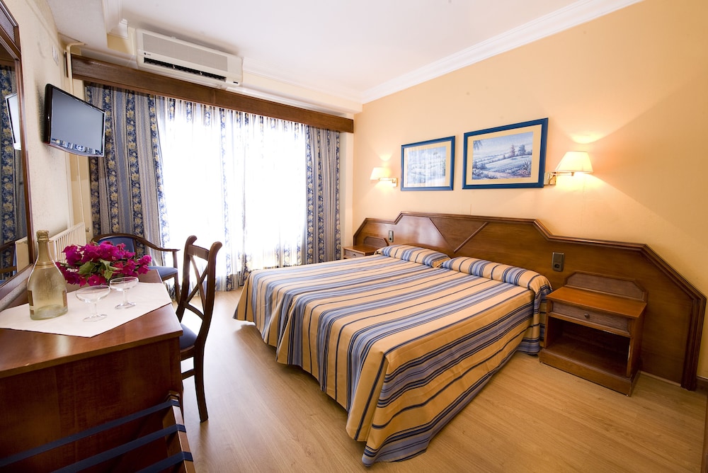 Habitación estándar del hotel Monarque Fuengirola Park. Foto 1