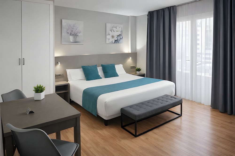 Estudio, cocina básica del hotel El Faro Marbella