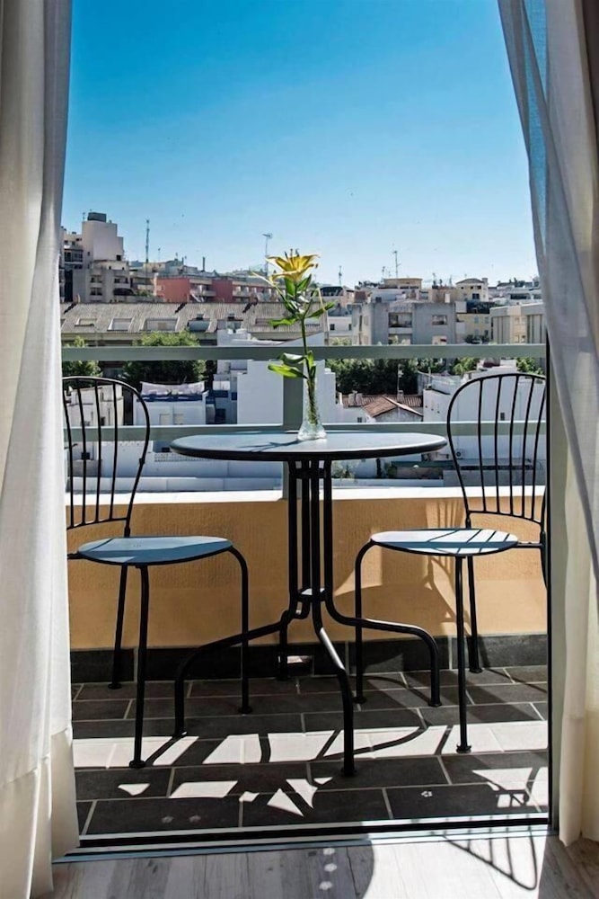 Apartamento superior, 1 habitación, cocina básica del hotel El Faro Marbella. Foto 3