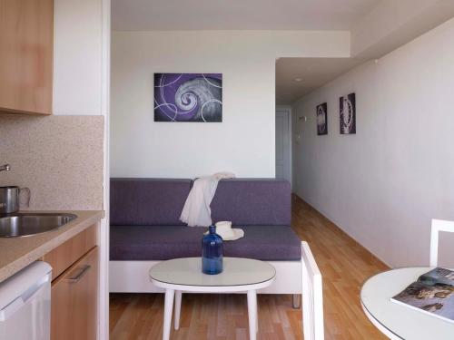 Apartamento de 1 dormitorio con vistas al mar del hotel Princesa Playa. Foto 1