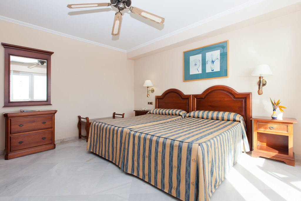 Habitación doble Vista Mar del hotel Marbella Playa. Foto 1