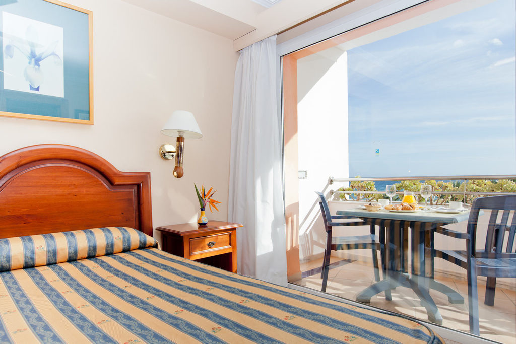 Habitación doble Vista Mar del hotel Marbella Playa. Foto 2