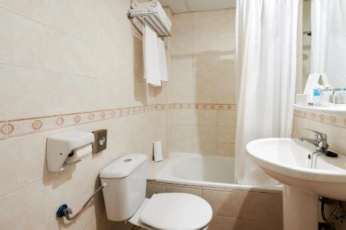 Alojamiento Doble XS del hotel AluaSun Marbella Park. Foto 2