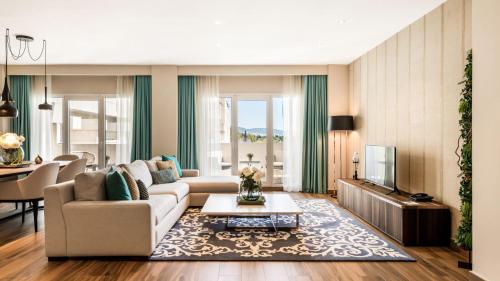 Suite Presidencial con balcón del hotel Alanda. Foto 4