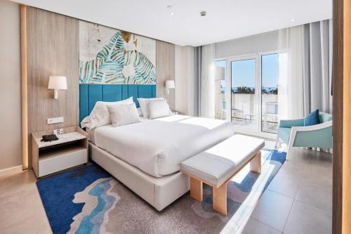 Habitación Doble Premium con vistas al mar del hotel Alanda