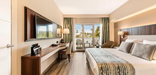 Habitación Doble Deluxe con balcón del hotel Alanda. Foto 2