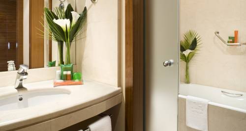 Habitación doble del hotel NH Marbella. Foto 1