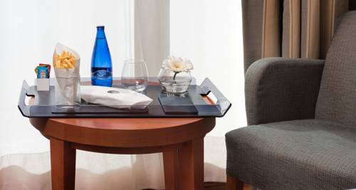 Habitación doble del hotel NH Marbella. Foto 2